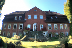 Herrenhaus bei Kiel – direkt am Nord-Ostsee-Kanal Herrenhaus bei Kiel – direkt am Nord-Ostsee-Kanal